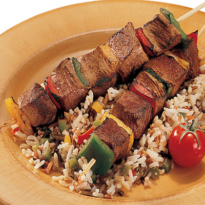 Brochettes de sanglier à l’ail et aux fines herbes