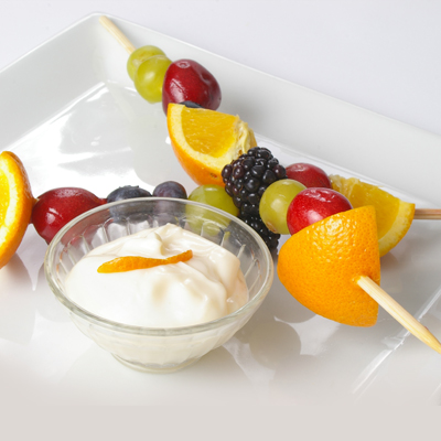 Brochettes de fruits aux agrumes