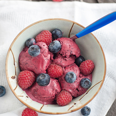 Glace crémeuse aux fruits des champs