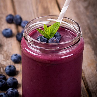 Boisson frappée au yogourt et aux bleuets