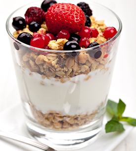 Granola + yogourt + fruits