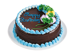 Gâteau de fête au chocolat fondant décoré pour la fête d'un garçon, occasion spéciale_2