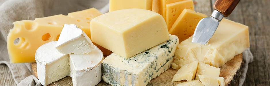 Manger du fromage et des produits laitiers