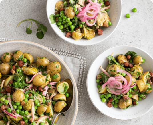 Salade de pommes de terre aux choux de Bruxelles, cari et pancetta