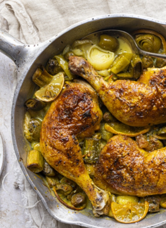 Cuisses de poulet aux olives, citron et fenouil