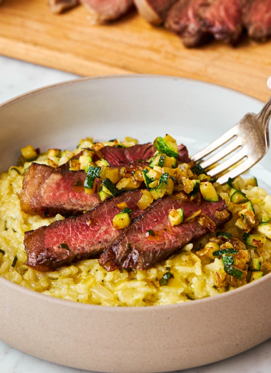 Risotto au parmesan, à la courgette avec contre-filet au sel d'ail