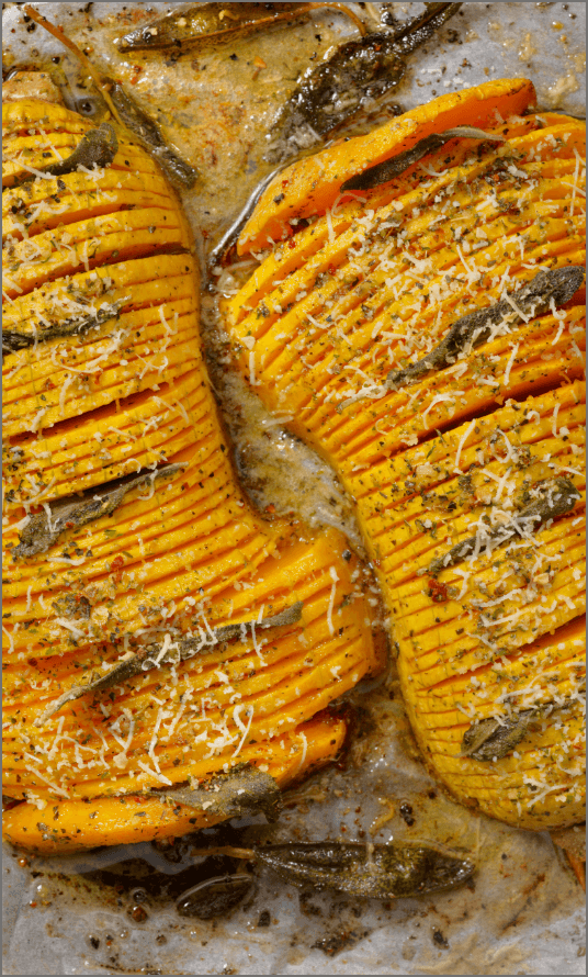 Courge façon Hasselback aux pistaches et à la sauge