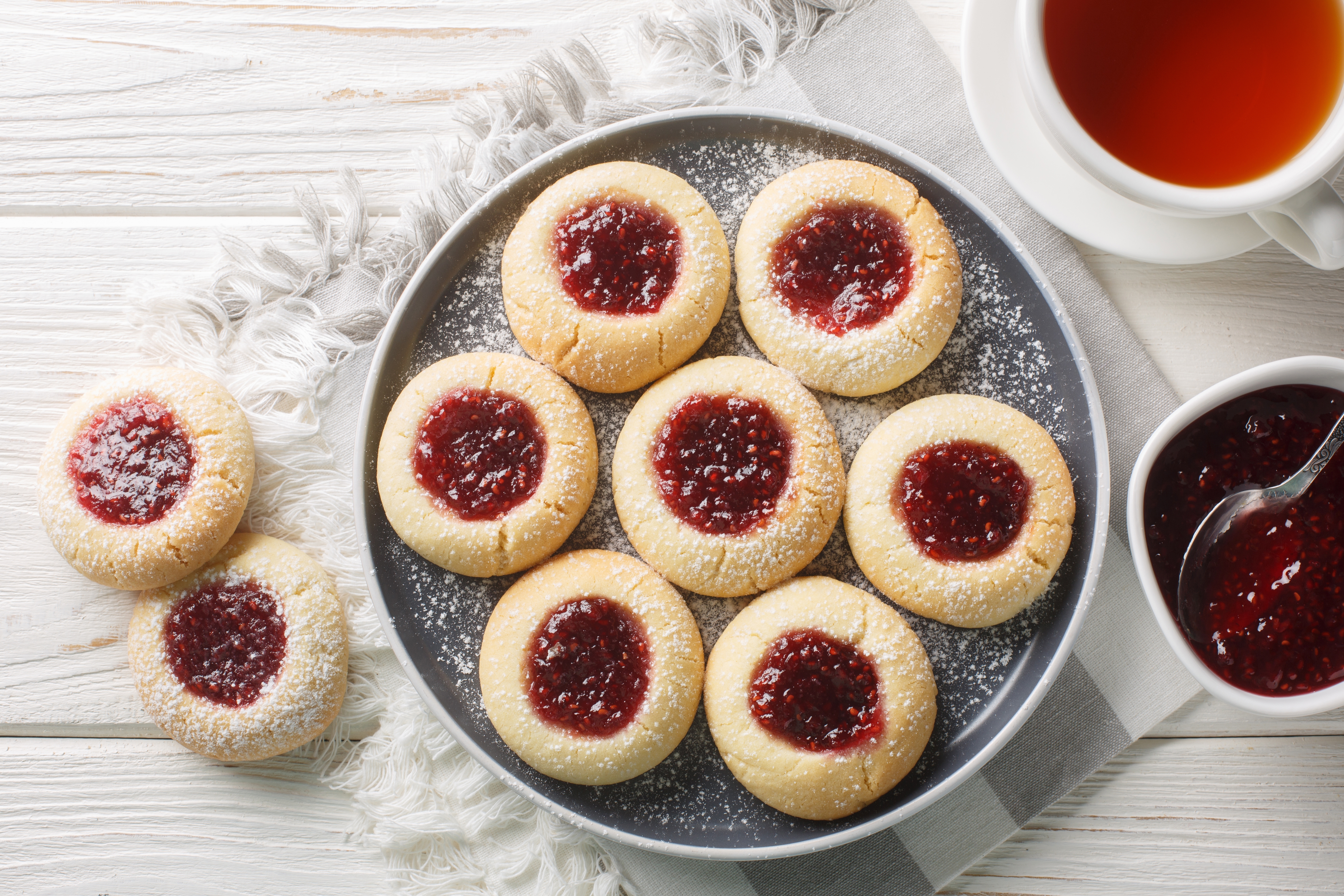 Biscuits garnis à la framboise