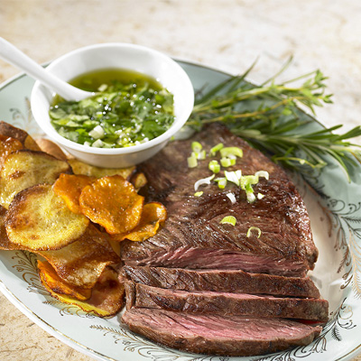 Flanc de boeuf grillé à la chimichurri