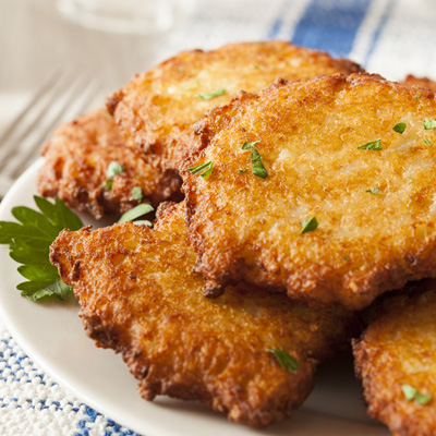 Galettes de pommes de terre au chèvre en salade