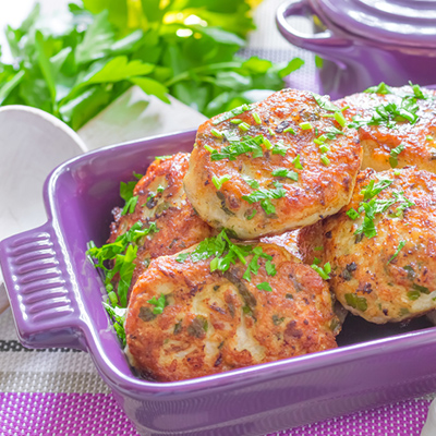 Galettes de poulet haché, sauce aigre-douce