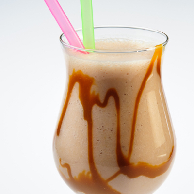 Lait frappé au caramel et à la mangue