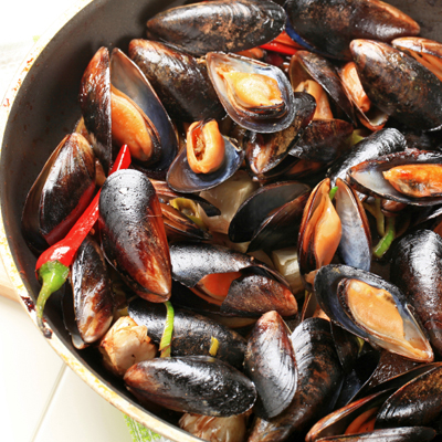 Mussels with Chervil and Red Pepper