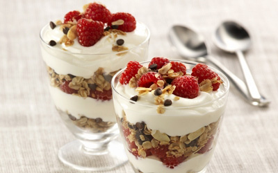 Parfait aux amandes, à l’avoine et aux minis grains de chocolat