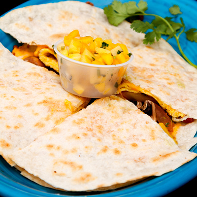 Quesadillas au poulet et à la mangue