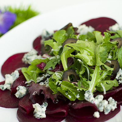 Salade de betteraves en vinaigrette et de roquette