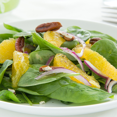 Salade croquante d'épinards et de fruits