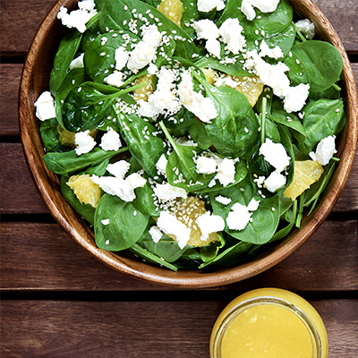 Salade d'épinards aux quartiers d'orange et gruyère