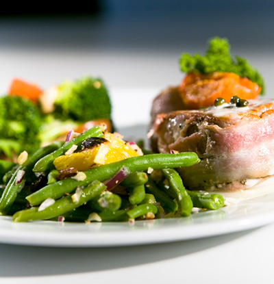 Salade de haricots verts, lardons et tomates