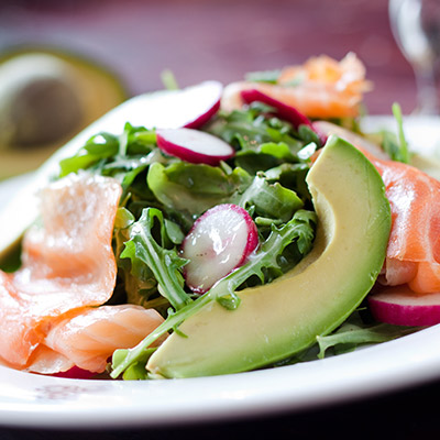 Salade de mesclun au saumon fumé