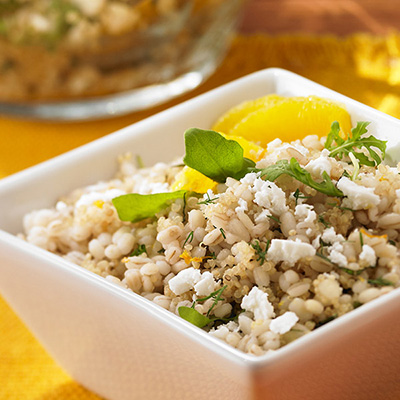 Salade d’orge et de quinoa à l’orange et feta