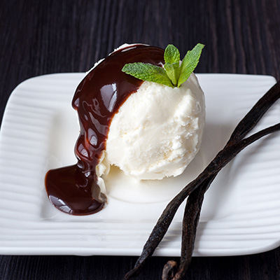 Sauce pour crème glacée à la vanille, au café et aux amandes