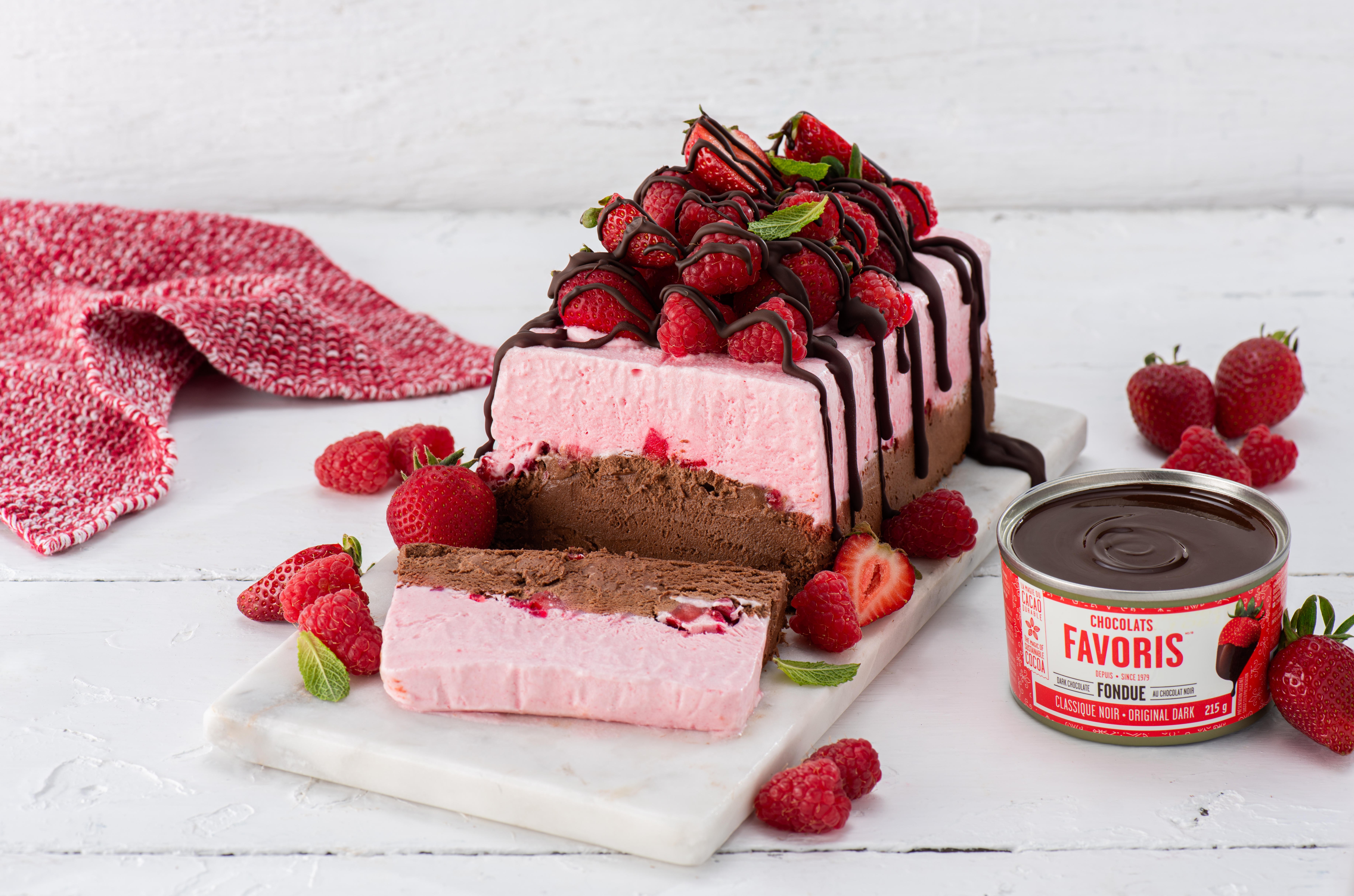 Semifreddo chocolat noir, fraises et framboises du Québec