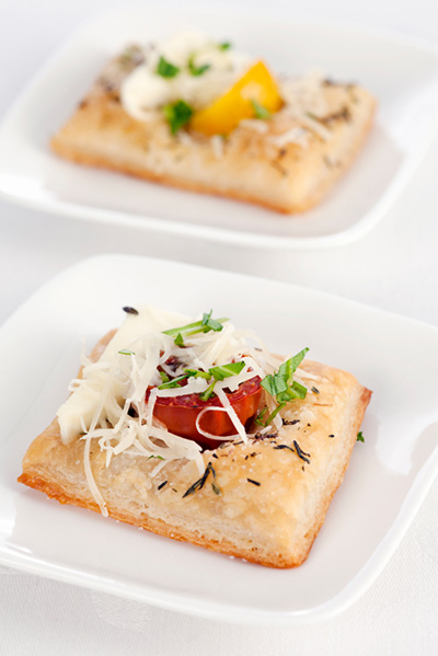 Tapenade et fromage de chèvre sur pâte feuilletée