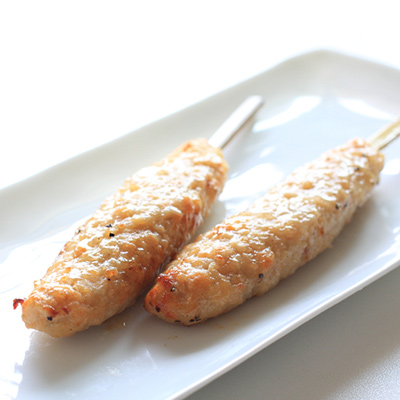 Bâtonnets de poulet haché, sauce au yogourt et fines herbes