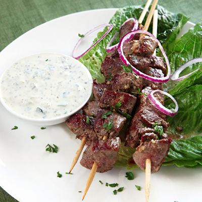 Brochettes de boeuf glacées