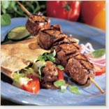 Brochette de surlonge sur pita, sauce tzatziki