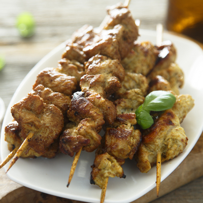 Brochettes de poulet, sauce aux arachides