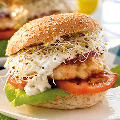 Burgers de poulet au maïs et tomates séchées au BBQ