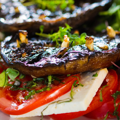 Champignons portobello grillés à l'ail et au fromage