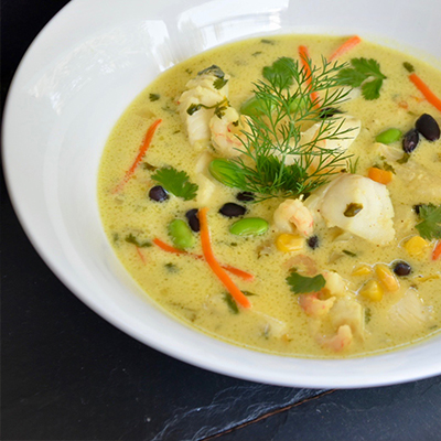 Chaudrée de poisson blanc et crevettes au lait de coco et cari à la mijoteuse