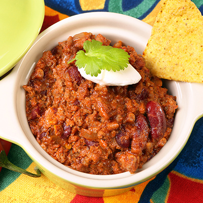 Chili con carne et yogourt grec lime et herbes