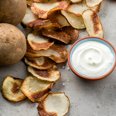 Chips de pomme de terre et crème sûre