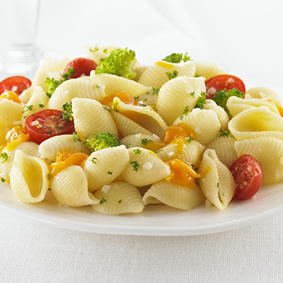 Coquilles au brocoli, aux tomates et au fromage