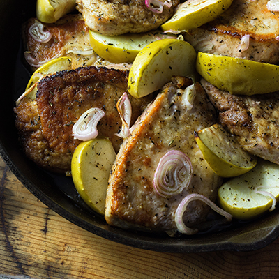 Côtelettes de porc au miel et aux pommes