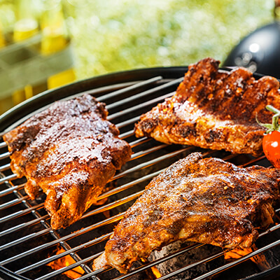 Côtes levées au barbecue