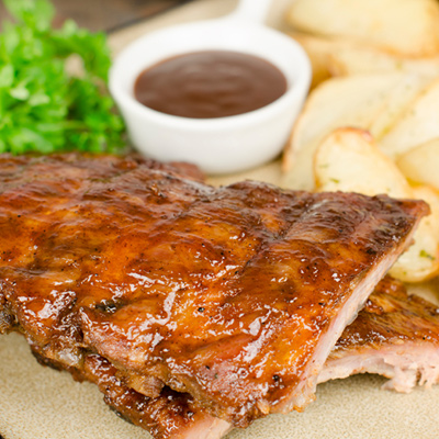 Côtes levées grillées, sauce à la gelée de pomme