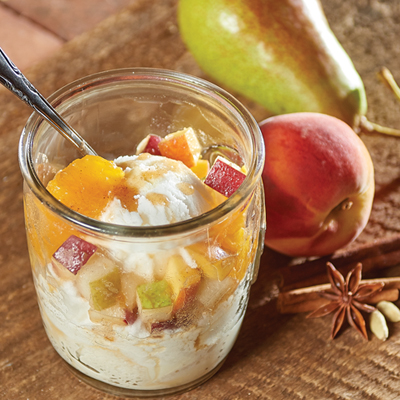 Coupe de fruits chauds au miel et aux épices