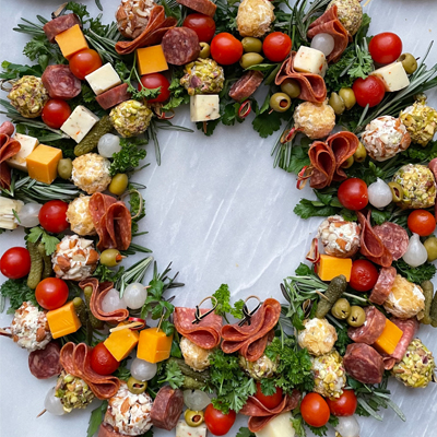 Couronne de charcuterie avec mini-boules de fromage