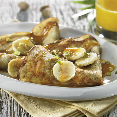 Crêpes à la poudre de pistaches et caramel aux bananes