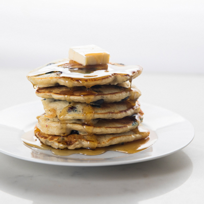 Crêpes sans sucre à la banane et aux bleuets