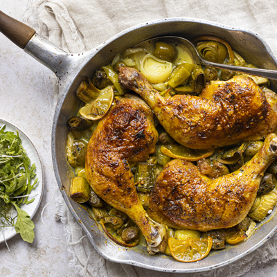 Cuisses de poulet aux olives, citron et fenouil