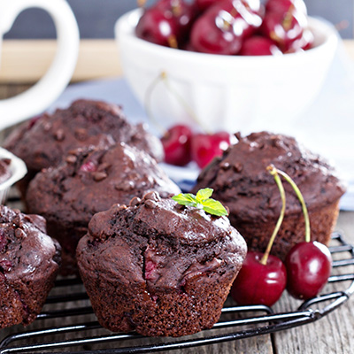 Cupcakes au chocolat et cerises