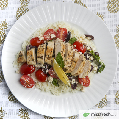 Escalopes de poulet grecs avec basmati au citron et tzatziki