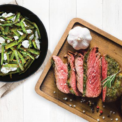 Filet mignon aux herbes, casserole de haricots verts à la ricotta