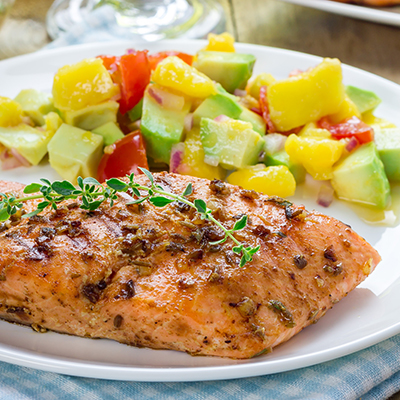 Filets de pangasius grillé à l'avocat et à la mangue